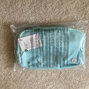 Lululemon everywhere belt bag